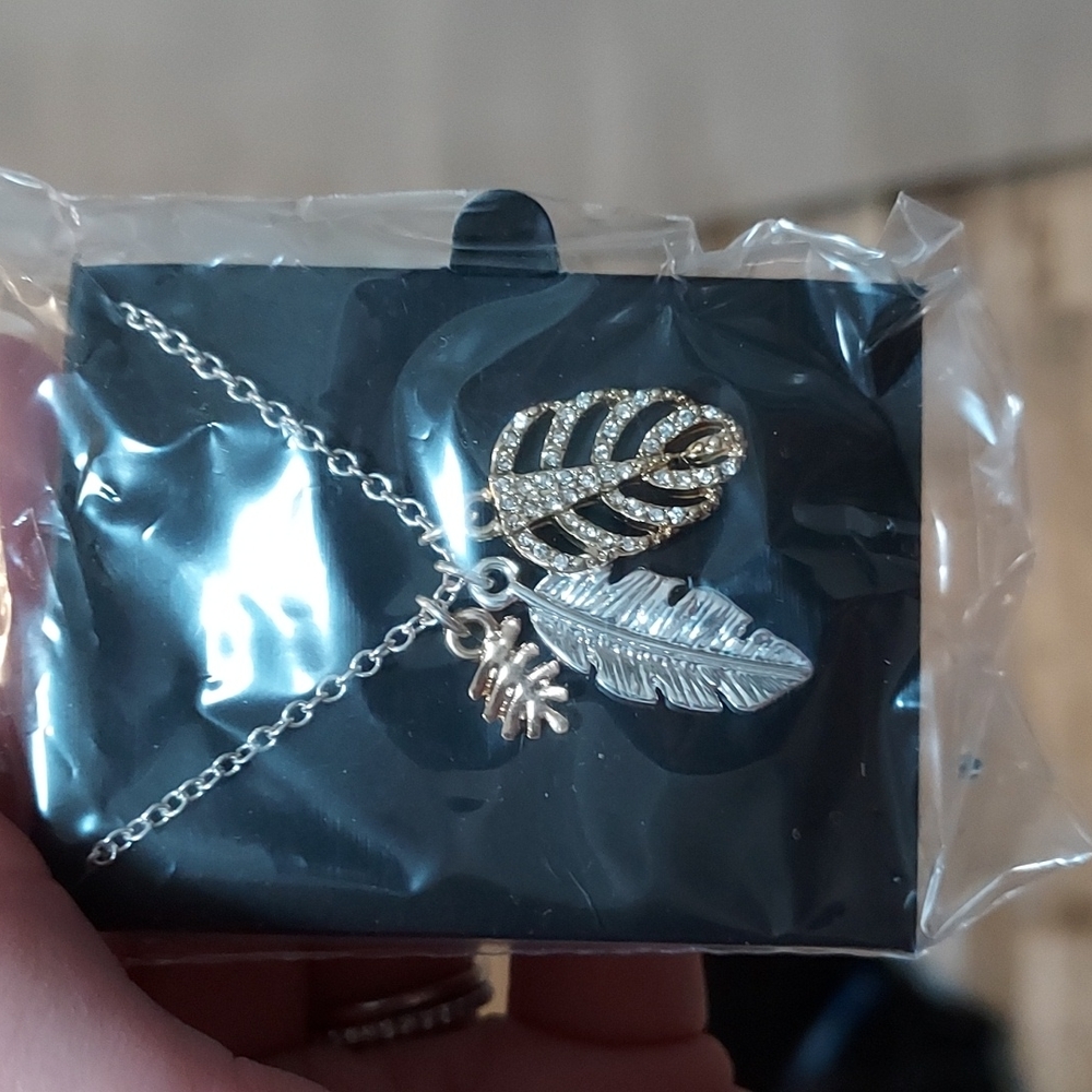 Avon Palm Leaf necklace. New in package